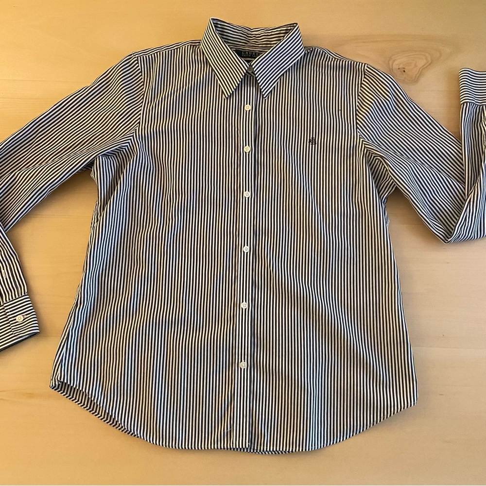 RALPH LAUREN 100% cotton non iron Size Large. Excellent condition.